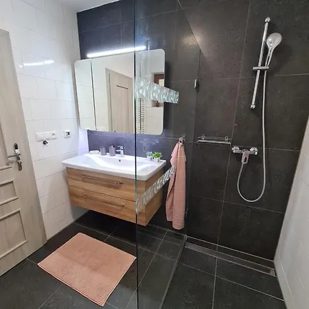 Apartment Piri *
